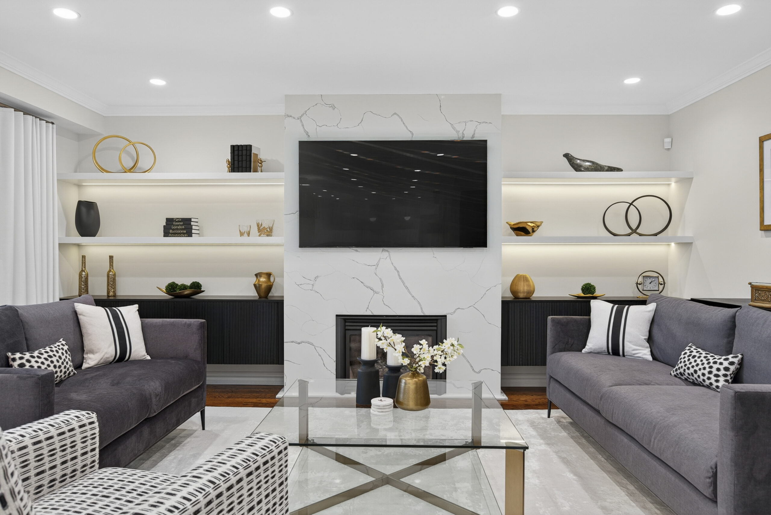 37-Delayne-Drive-Aurora- tv-interior-view